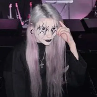 Profile photo of fraulein-mooon