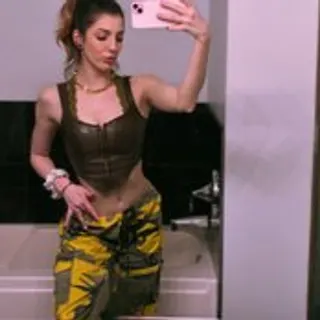 Profile photo of RichHouseWife