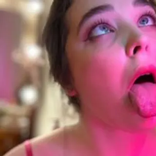 Profile photo of alicenextdoor