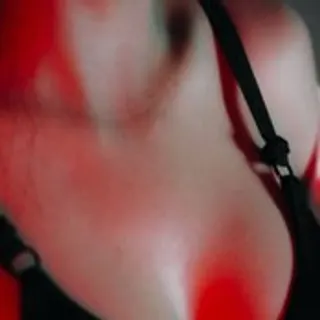 Profile photo of sara-red-x2