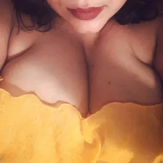 Profile photo of Bored Cougar Housewife 🇨🇦
