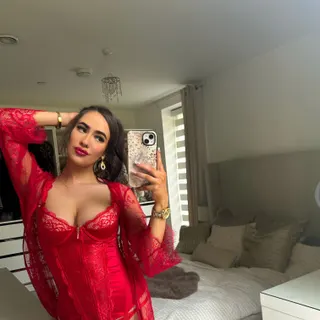 Profile photo of littlepetitebrunette🔥