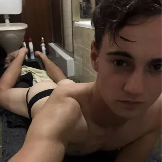 Profile photo of Wade Aaron