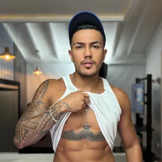 Profile photo of aaron_bolt