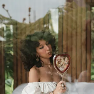 Profile photo of Valy // Independent model