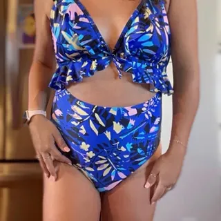 Profile photo of The Woman Nextdoor