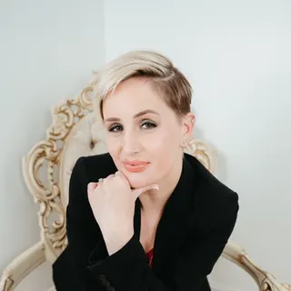Profile photo of Robyn Wood