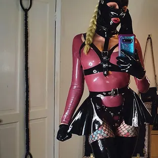 Profile photo of Latexloverlaura