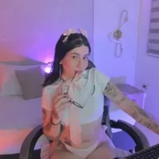 Profile photo of charlottee27_