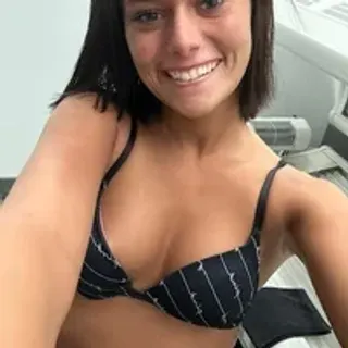 Profile photo of ariel_winters