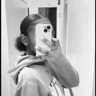 Profile photo of brunette_blonde