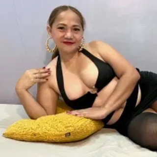 Profile photo of urhotmomz0ey