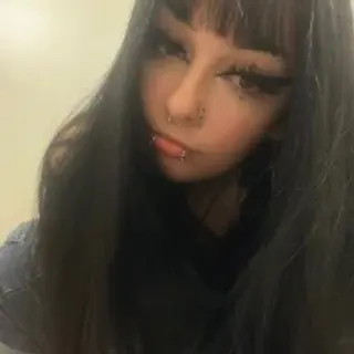 Profile photo of v10l3tttt