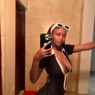 Profile photo of naughty_riri23