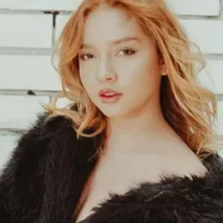 Profile photo of juliiee_