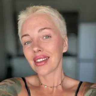 Profile photo of nakedflowerhelena