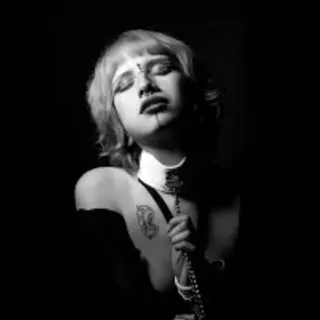 Profile photo of alice__moon__