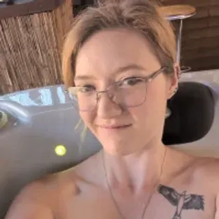 Profile photo of cinna_the_stripper