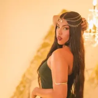 Profile photo of ririibrunette__