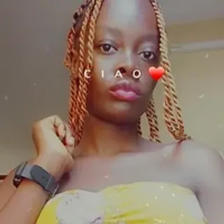 Profile photo of petite_ellaa