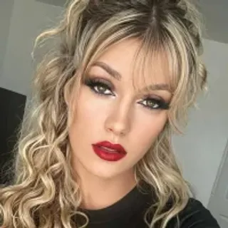 Profile photo of lustfulluna_