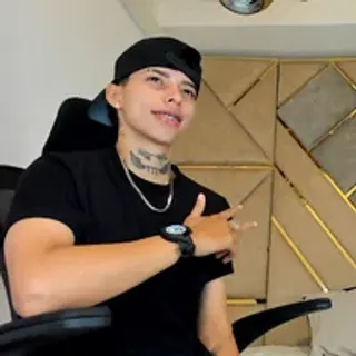 Profile photo of amberadams_