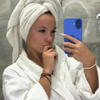 Profile photo of lil_luna_x