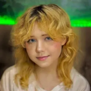 Profile photo of emilyangells