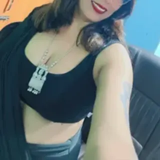 Profile photo of poonamlovehot