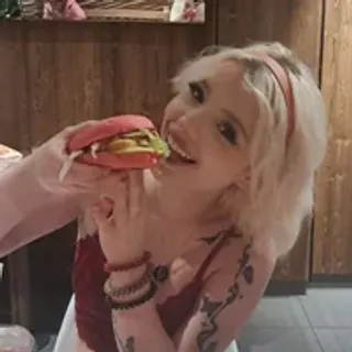 Profile photo of miiiymoon