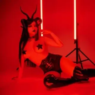 Profile photo of alexhoe_