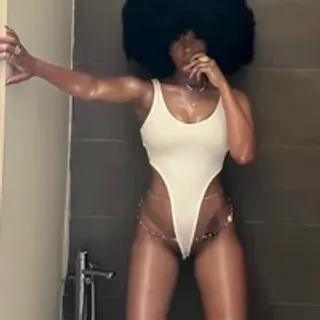 Profile photo of lizziesexyboobs