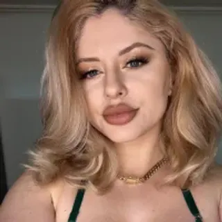 Profile photo of janellebrown_