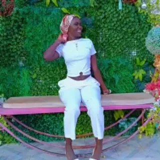 Profile photo of petal_glow