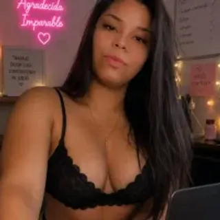 Profile photo of bella__noir