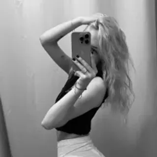 Profile photo of blondemuse_