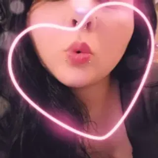 Profile photo of xroxy_thorne_x
