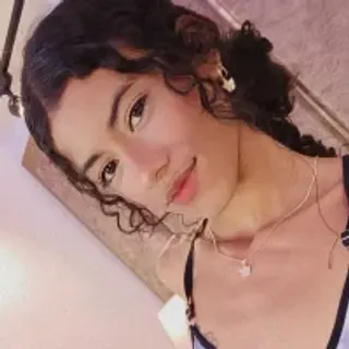 Profile photo of lanarosse__