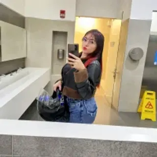Profile photo of carolinhe26