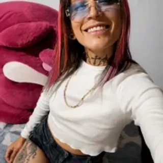 Profile photo of lya_ross19