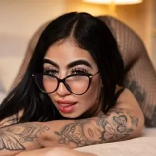 Profile photo of scarlett_ink_