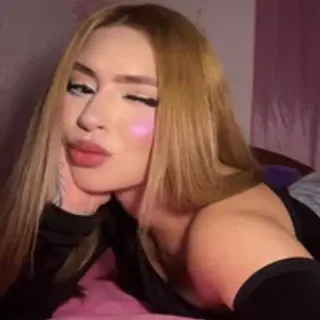 Profile photo of chloecollins__