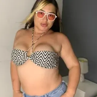 Profile photo of angellhott_