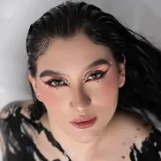 Profile photo of alyshaa_