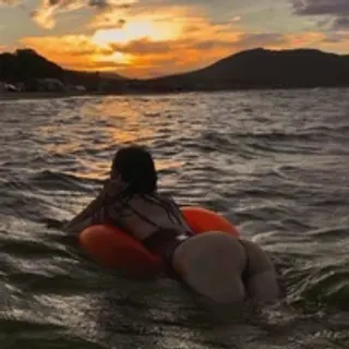 Profile photo of hot_rhaenyra