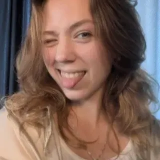 Profile photo of nicolledraffen
