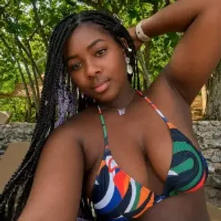 Profile photo of karinaflowers_