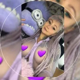 Profile photo of adrii_white