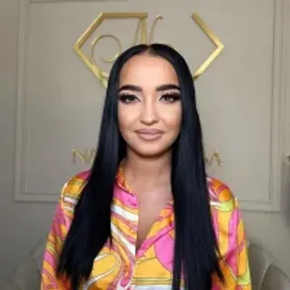 Profile photo of luckyalice_