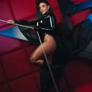 Profile photo of charlottecox_